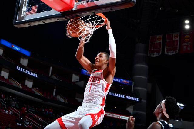 华体会hth体育-季前赛首战火箭大胜马刺 新秀表现令人惊喜